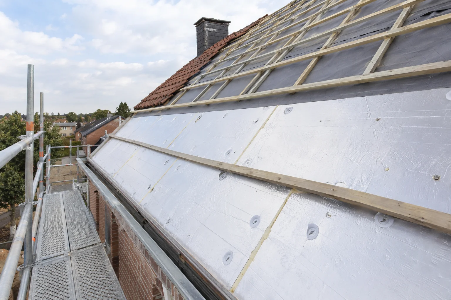 Sarking dakisolatie boven op de dakconstructie